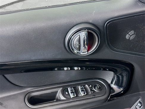 Used 2019 MINI Cooper Countryman SE w/ Signature Upholstery Package image 18