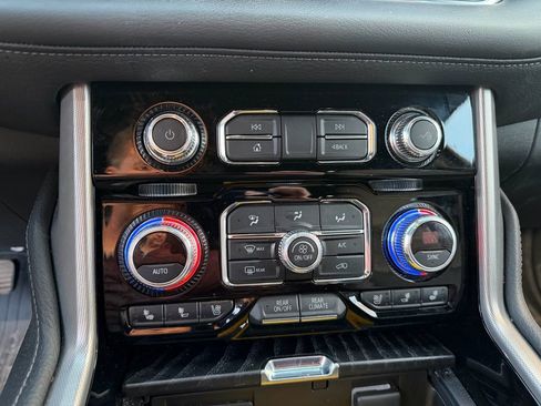 Used 2021 GMC Yukon Denali w/ Denali Premium Package image 23