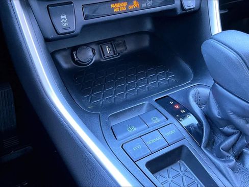 Used 2020 Toyota RAV4 XLE image 31