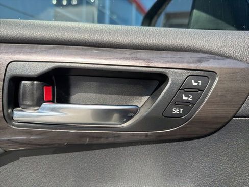 Used 2022 Toyota Highlander Limited image 20