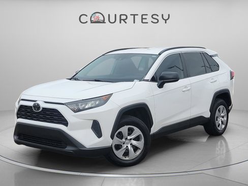 Used 2020 Toyota RAV4 LE image 1