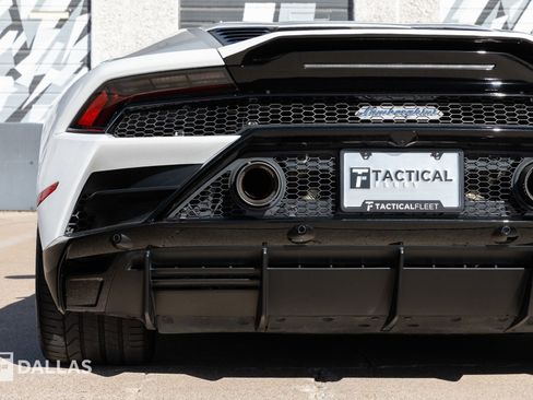 Used 2020 Lamborghini Huracan EVO image 14