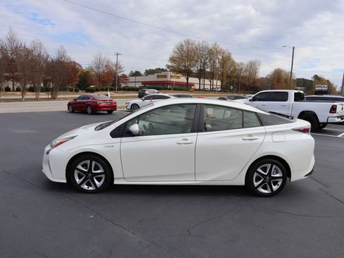 Used 2016 Toyota Prius Three Touring image 7