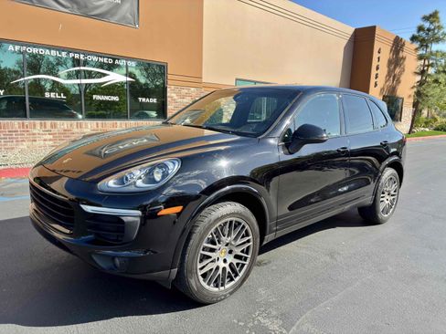 Used 2017 Porsche Cayenne AWD/4WD image 4