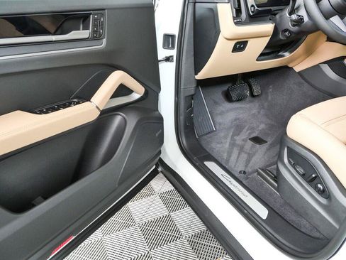New 2026 Porsche Cayenne Coupe AWD/4WD image 8