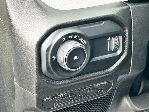 Used 2025 Jeep Wrangler Sport AWD/4WD image 10