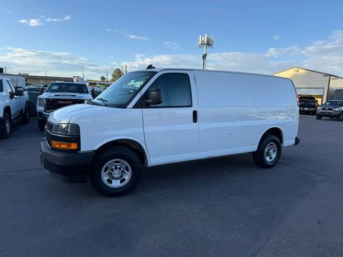 Used 2021 Chevrolet Express 2500 RWD image 2