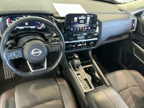 Used 2024 Nissan Pathfinder Platinum FWD image 20