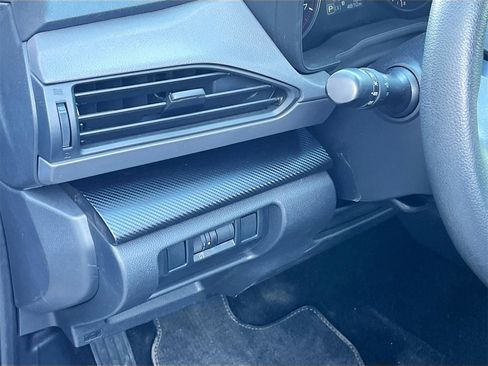 Used 2024 Subaru Crosstrek 2.0i Premium image 10