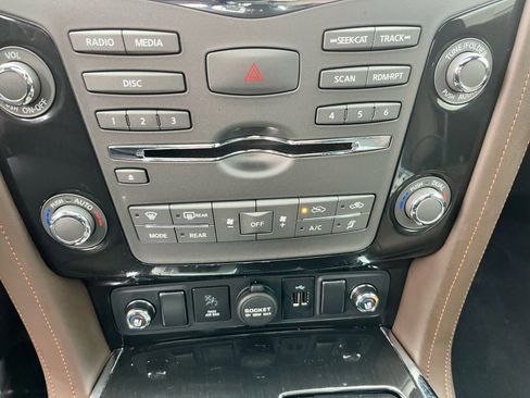 Used 2018 Nissan Armada Platinum w/ Interior Lighting Package image 33