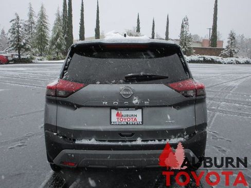 Used 2023 Nissan Rogue S image 6