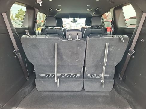 Certified 2025 Chrysler Pacifica Select image 11