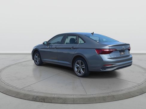 Used 2022 Volkswagen Jetta SE FWD image 6