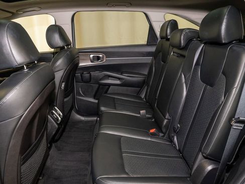 Used 2022 Kia Sorento S w/ Panoramic Sunroof Package image 7