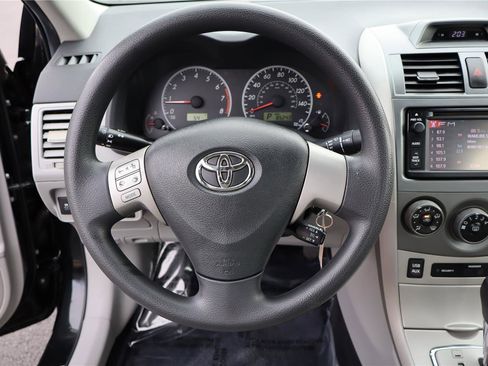 Used 2013 Toyota Corolla LE image 16
