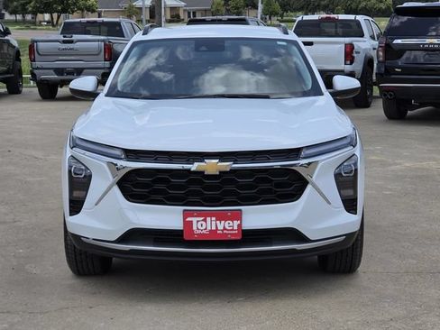 Used 2024 Chevrolet Trax LT w/ Driver Confidence Package FWD image 3