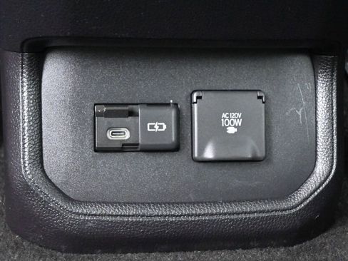 Used 2023 Toyota Highlander Platinum image 22