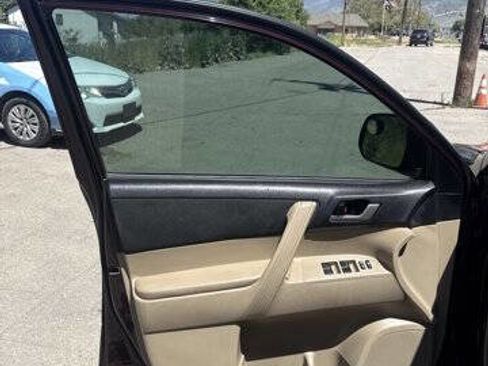 Used 2013 Toyota Highlander Plus AWD/4WD image 17