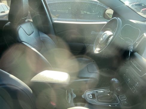 Used 2020 Jeep Cherokee Latitude Plus w/ Cold Weather Group image 10