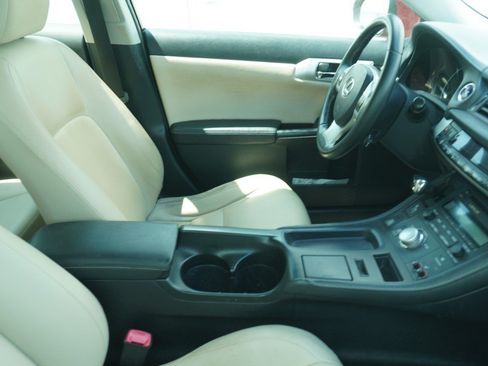 Used 2012 Lexus CT 200h Premium FWD image 10