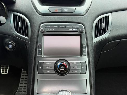 Used 2011 Hyundai Genesis 3.8 RWD image 12