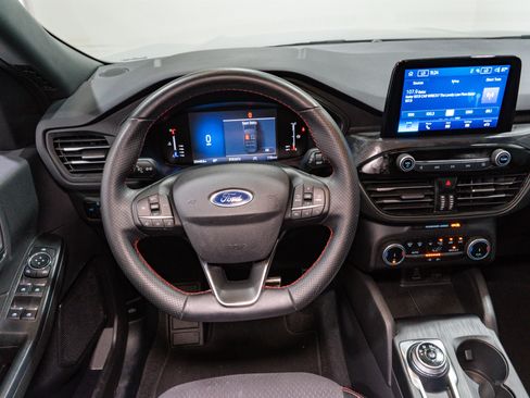 Used 2024 Ford Escape ST-Line image 11