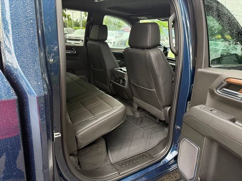 Used 2023 Chevrolet Silverado 1500 High Country w/ High Country Premium Package AWD/4WD image 14