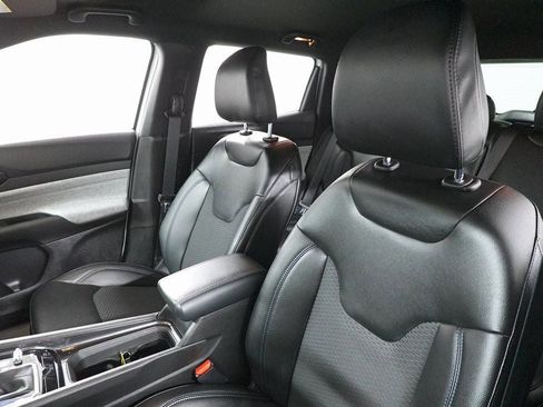 New 2026 Jeep Compass Latitude image 11