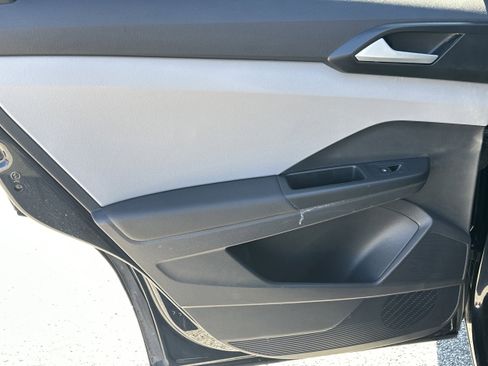 Used 2022 Volkswagen Taos SE image 21