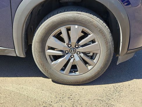 Used 2025 Nissan Pathfinder SV image 7