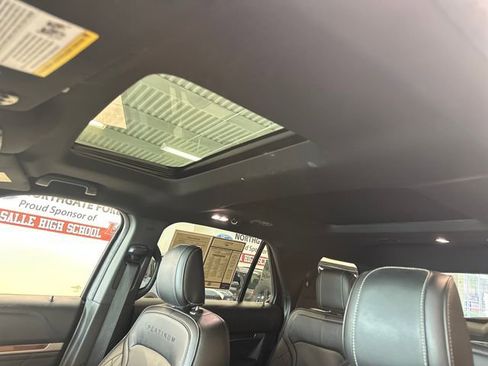 Used 2018 Ford Explorer Platinum AWD/4WD image 4