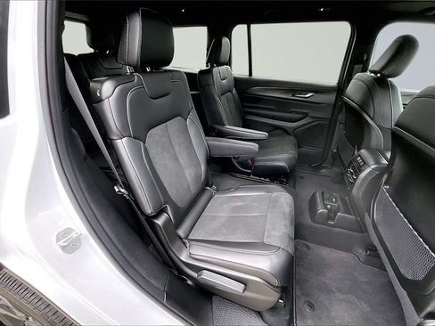 New 2025 Jeep Grand Cherokee L Altitude image 10