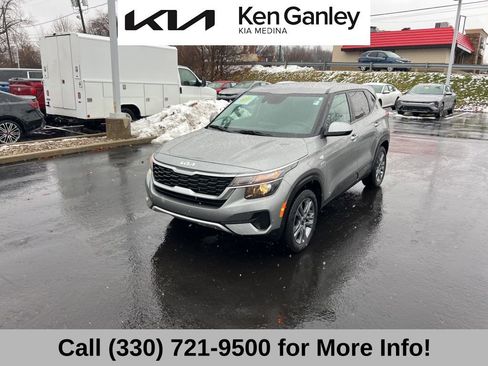 Certified 2023 Kia Seltos LX image 3