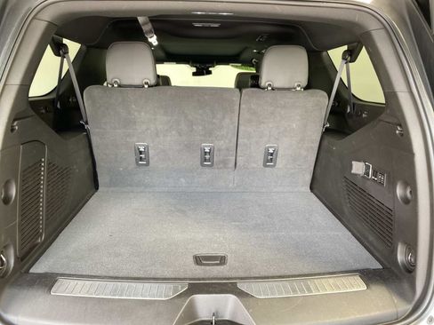 Used 2023 GMC Yukon XL AT4 w/ AT4 Premium Package AWD/4WD image 8