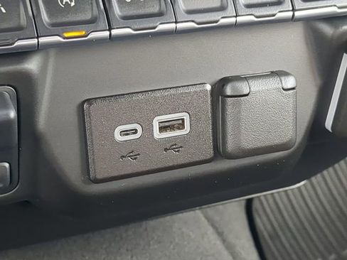 Used 2024 GMC Sierra 1500 Pro w/ Pro Value Package image 25