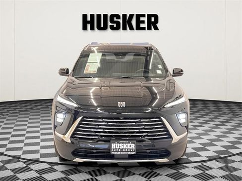 Certified 2025 Buick Enclave Preferred image 3