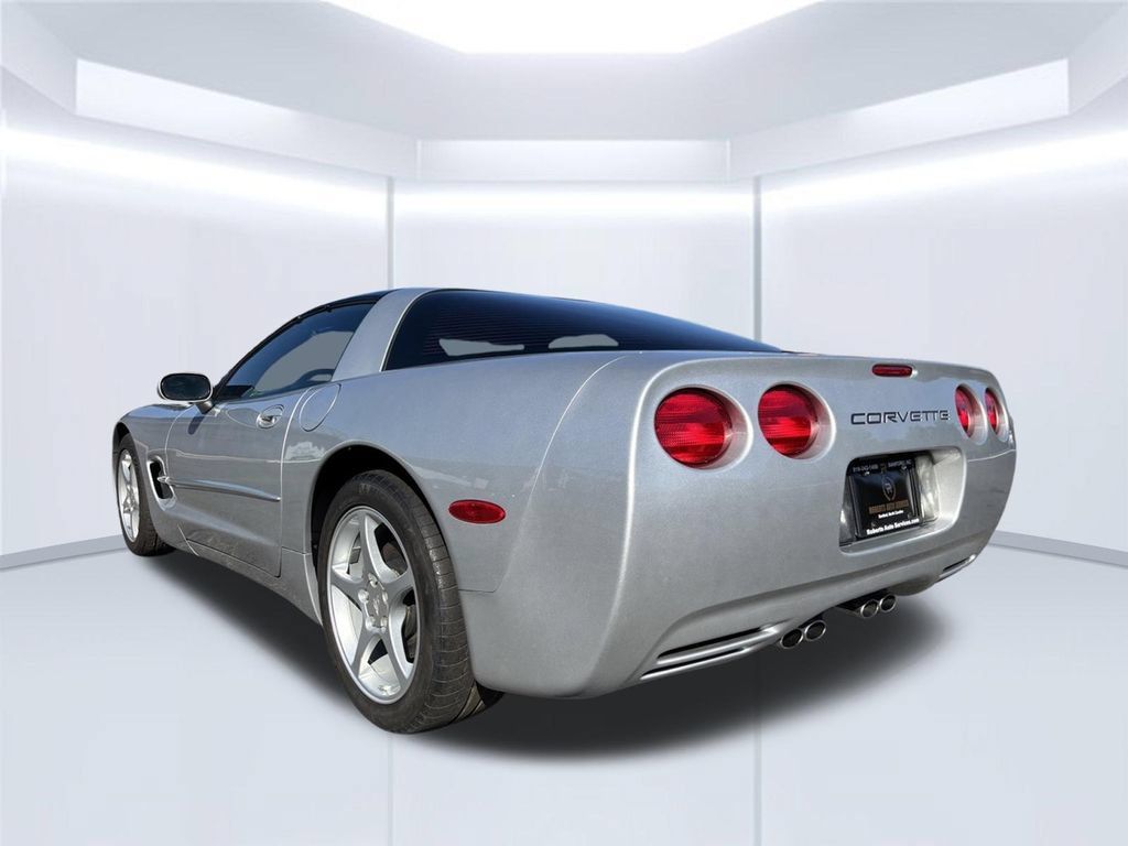 Used 2001 Chevrolet Corvette Coupe w/ Preferred Equipment Group2 RWD image 3