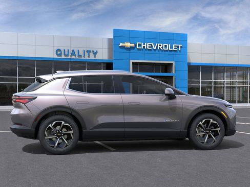 New 2026 Chevrolet Equinox EV LT image 29