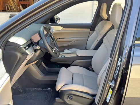 Used 2025 Volvo EX90 Ultra AWD/4WD image 17