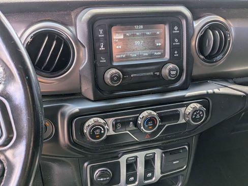 Used 2019 Jeep Wrangler Sport AWD/4WD image 33
