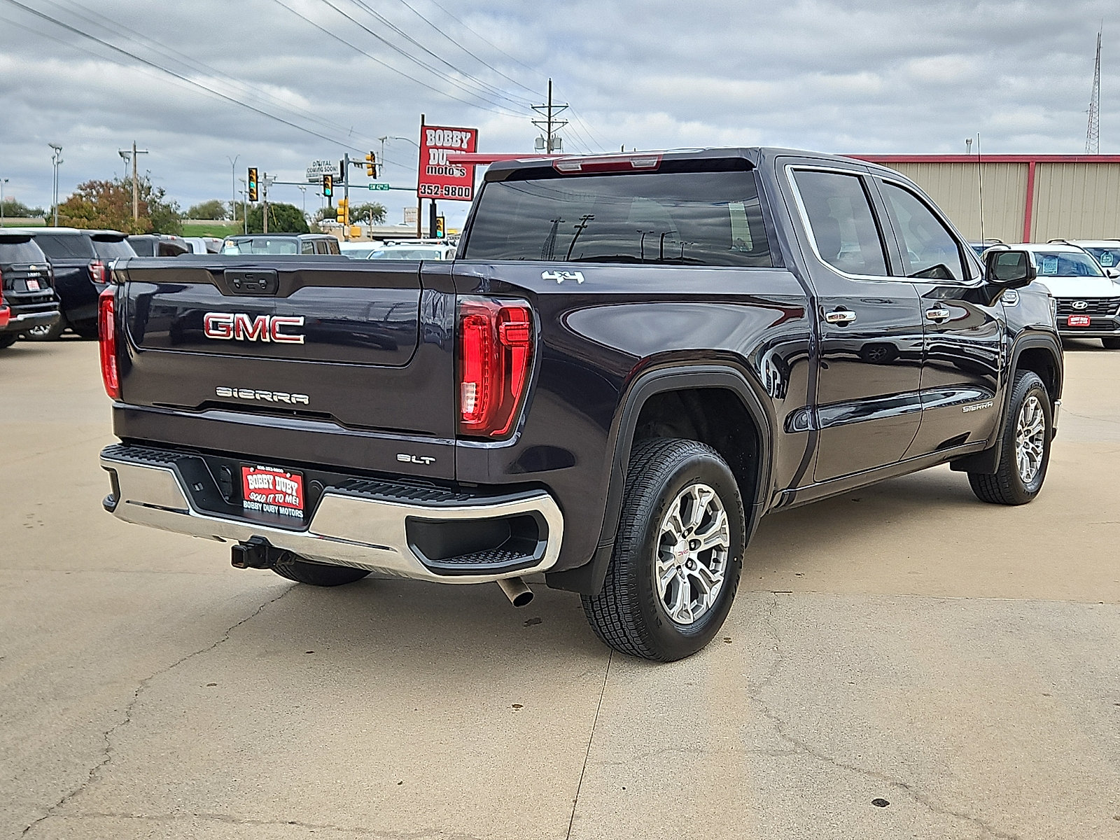Used 2025 GMC Sierra 1500 SLT AWD/4WD image 3