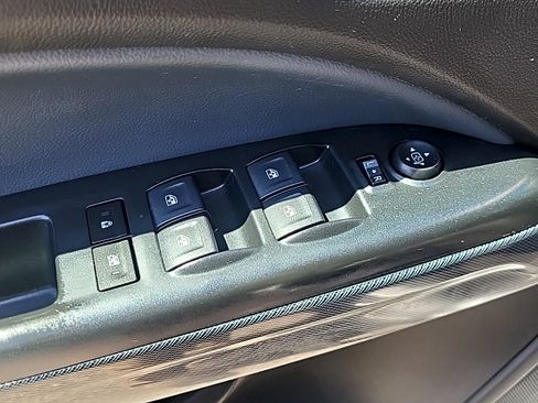 Used 2017 Chevrolet Colorado Z71 AWD/4WD image 14
