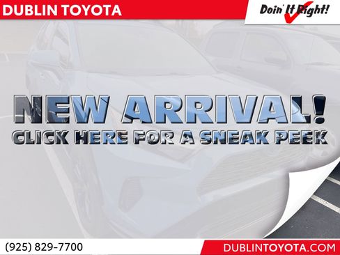 Used 2023 Toyota RAV4 SE image 1