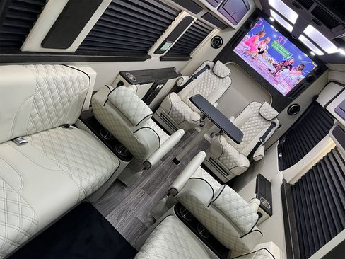 Used 2021 Mercedes-Benz Sprinter 3500 image 25