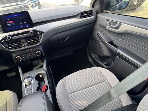 Used 2022 Ford Escape SE image 16