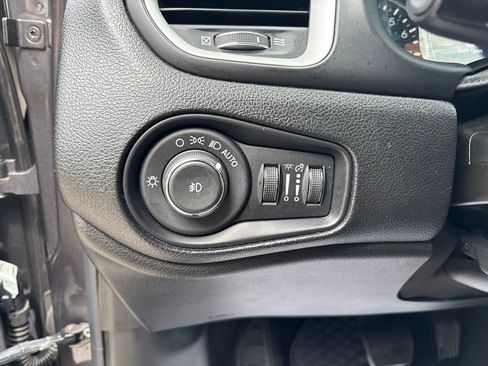 Used 2020 Jeep Renegade Latitude w/ Cold Weather Group AWD/4WD image 53