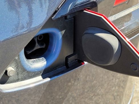 Used 2017 Tesla Model X 75D image 17