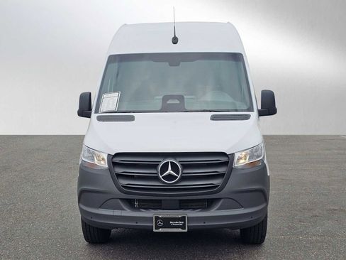 Used 2025 Mercedes-Benz Sprinter 2500 image 9