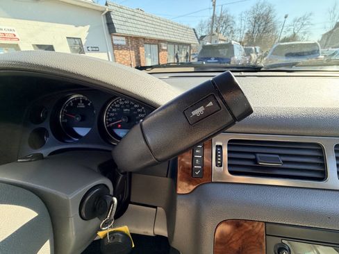 Used 2007 Chevrolet Suburban LT w/ LT Preferred Equipment Group image 24