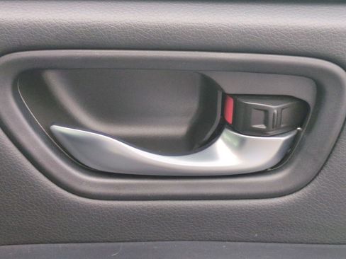 Used 2025 Honda Pilot Sport image 40